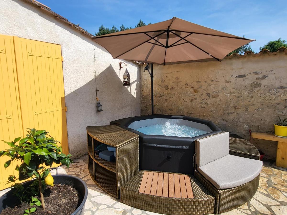 Saugon Domaine De La Sarrotte Bed & Breakfast エクステリア 写真